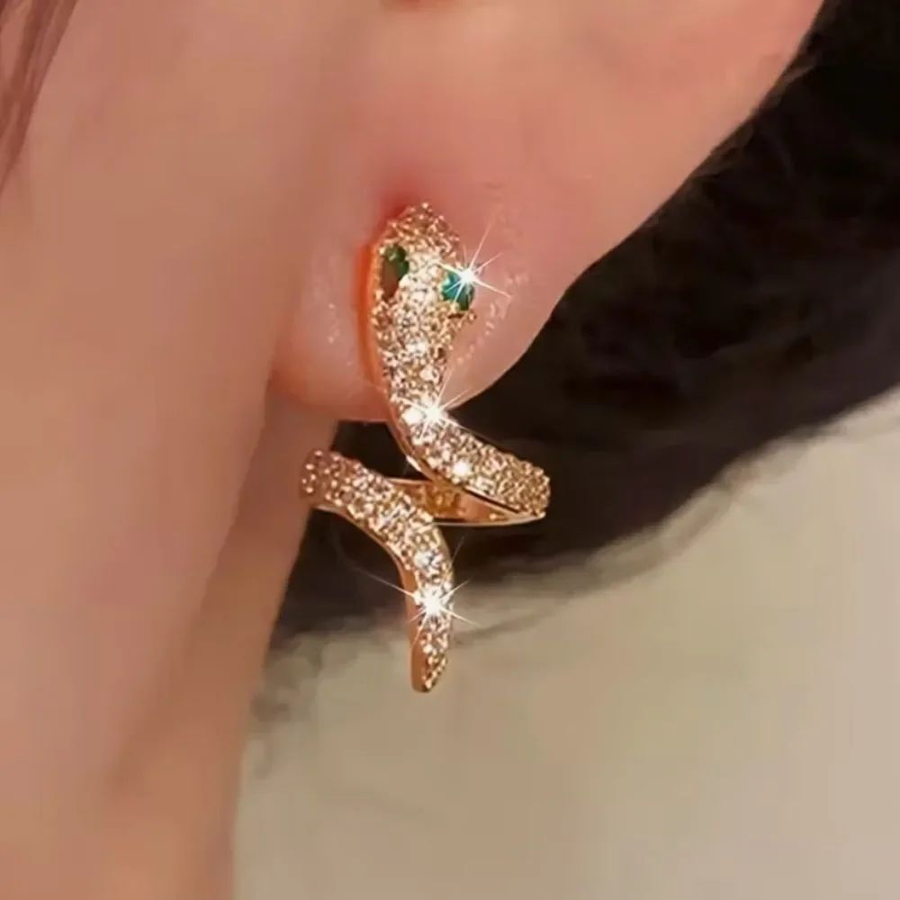 🐍 Betsey Johnson glistening crystal snake studs with green crystal eyes 🐍 - Picture 7 of 8